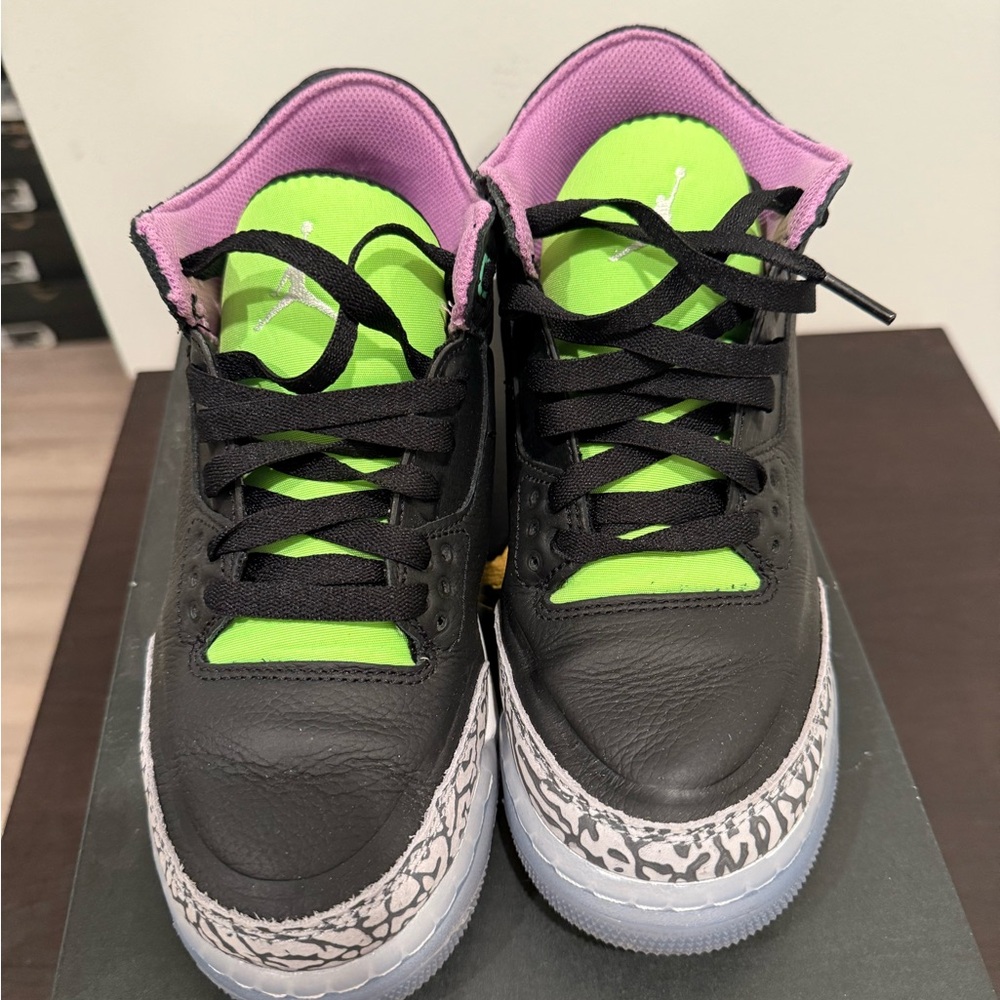 Women’s Air Jordan Retro 3 ‘Electric Green’ - Picture 3 of 5